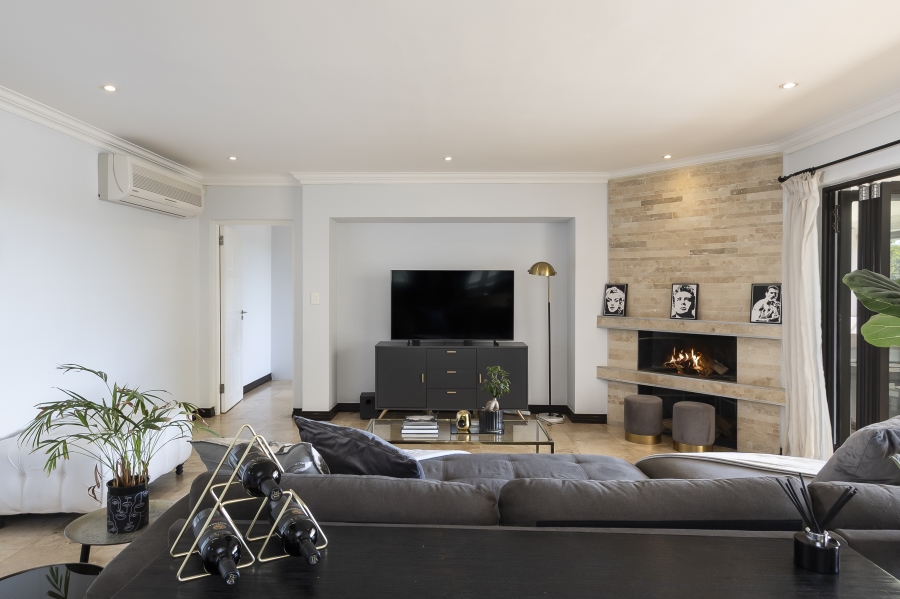 To Let 4 Bedroom Property for Rent in Heldervue Western Cape